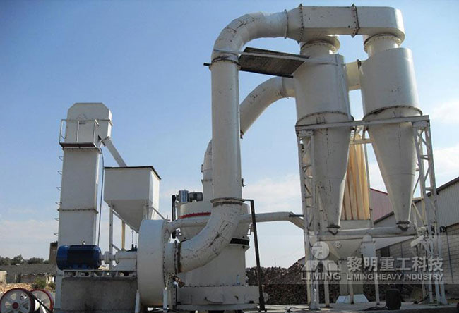 客戶來廠參觀 高壓懸輥磨粉機(jī)生產(chǎn)線