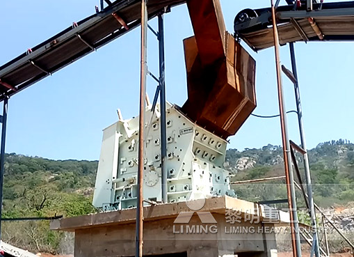 客戶來廠參觀 津巴布韋花崗巖破碎生產(chǎn)線